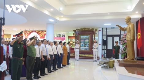 ពត៌មាន ម៉ោង ១៥