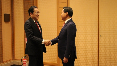 K’iăng khua knŭk kna Lê Minh Khái bi tuôm hŏng Khua knŭk kna Japon Kishida Fumio 