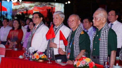 Tơbăt 70 sơnăm tơblăh jơnei Điện Biên Phủ: Đon lui tơblăh khŏm đei