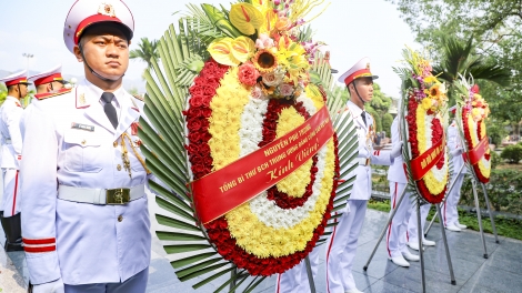 Kruanh rđău kan Đảng, Ngih dak  n’hơr nhang nkah gĭt ăp tahen ơm dăng janh khĭt tâm lơh tâm su ta Nghĩa trang Liệt sĩ Quốc gia A1