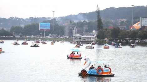 Năc tus ală càr Tây Nguyên gơguh uă tàm tơngai ơm rlô ngai 30/4 mờ 01/05 