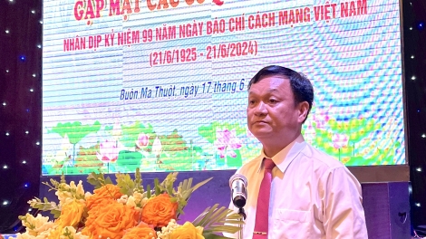 Anih jang vei lăng kon pơlei pơlei tơm Buôn Ma Thuột  tơƀơ̆p pơma dơnuh hăm anih jang ƀăo chĭ 