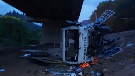 2 XE Ô TÔ TR’CHÂM ĐHỊ C’LÂNG LƯỚT ĐÂH LA SƠN – TÚY LOAN