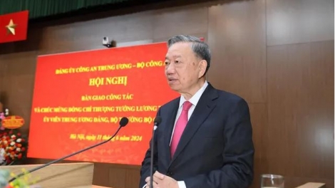 Củ tịc lơgar ồng Tô Lâm gờm chờ Thượng tướng Lương Tam Quang geh pồ at gơnoar broă Ƀộ trưởng Ƀộ Kwang àng