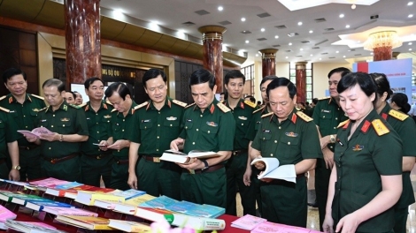 Khu xiâm pơkuâ lêng tơkŭm po Hneăng hôp mơnhên tơdroăng hriâm tâp ƀă pêi tiô troăng tơdjâ, hiâm mơno Hồ Chí Minh 