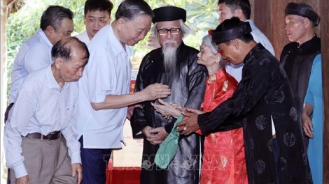 Khua lăn čar Tô Lâm êmuh hrăm, mđĭ ai mnuih ƀuôn sang ƀuôn đưm Đường Lâm,  Sơn Tây, Hà Nội 