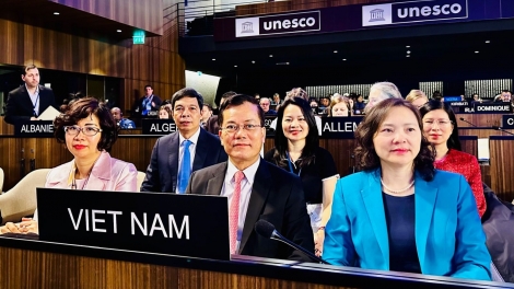 Lơgar Việt Nam geh pồ lơh Phó Củ tịc Anih lơh broă dờng ngan rơlao jơh bơh UNESCO dê bè phan niam chài ờ di mờ phan bơna (Pơrjum dờng Kông ướk) 2003