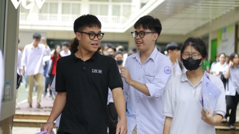 THÍ SINH MÓOT T’NGAY THI PR’LỨCH G’LÚH THI TỐT NGHIỆP THPT C’MOO 2024