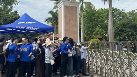 THI TUYỂN SINH LỚP 10 ĐHỊ QUẢNG BÌNH, BẤC MA NUYH VƯƠC ZÊN LÂNG C’COH ĐHỊ C’RIING TRƯỜNG