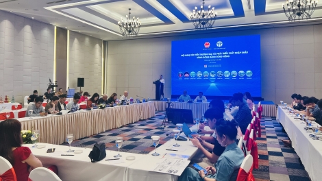 Hop akŏm pơtrŭt mơdro sa păng atŏk tơ iung tĕch răt hăm teh đak đe tơring tơmăn đak kroong Hồng