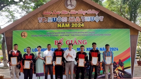 100 ĐHA ĐHÂM C’MOR, P’NIÊN X’DƠƠR COH THÀNH PHỐ BUÔN MA THUỘT (ĐẮK LẮK) BƠƠN PA CHOOM N’TOONG CHIING, T’NỚƠT XOANG