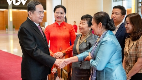 CHỦ TỊCH QUỐC HỘI TRẦN THANH MẪN LƯM APÊÊ ĐẠI BIỂU HỘI PÂN ĐIL LÂNG PÂN ĐIL DOANH NHÂN LÀO LÂNG CAMPUCHIA