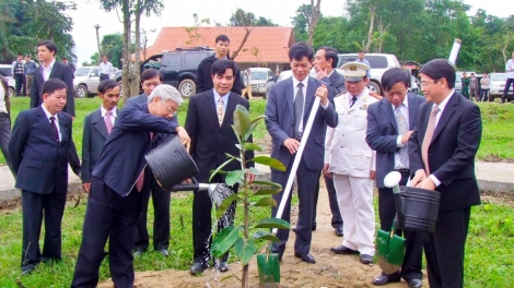 LOOM LUÔNH ĐHANUÔR MIỀN TRUNG LÂNG TỔNG BÍ THƯ NGUYỄN PHÚ TRỌNG