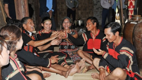 Tơlơi ngă adơi ayong mĕm gru grua hiam mơ̆ng djuai ania Êđê