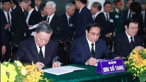 Khua mua ping gah, kơnuk kơna nao jôk mơyut Khua git gai ping gah ơi Nguyễn Phú Trọng  