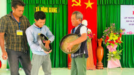 Kòn mời