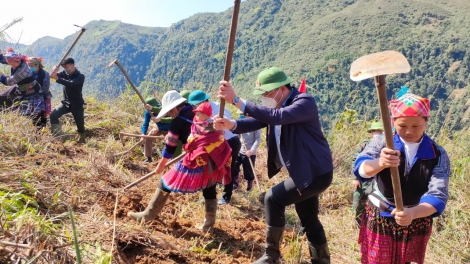 Gắn kết từ mô hình "Ngày cuối tuần cùng dân" ở Mù Cang Chải