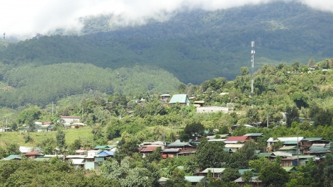 KON TUM- PA CHOOM LÂNG ĐƯƠI BHRỢ CƠNH AVA HỒ 