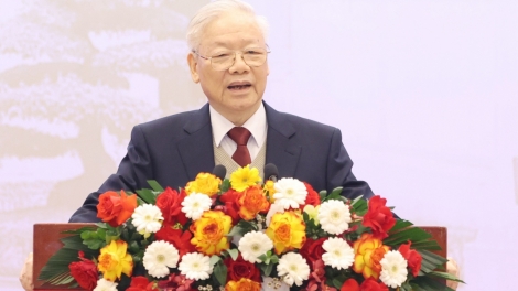 N'gâng kan Chính trị ntrŭnh pă Huân Chương Sao vàng an Tổng Bí thư Nguyễn Phú Trọng.