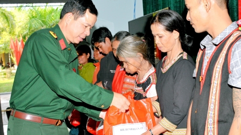 Binh đoàn 15 pơhlôm hơđong tơlơi bơwih ƀong huă-rơnuk rơnua ƀơi guai dêh čar