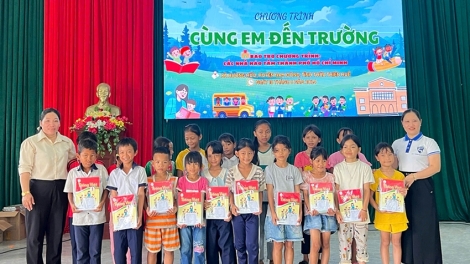 NAM ĐÔNG: CHER 100 BỘ SÁCH GIÁO KHOA T’MÊÊ ĐOỌNG HA HỌC SINH K’ĐHAP K’RA CHR’VAL HƯƠNG HỮU