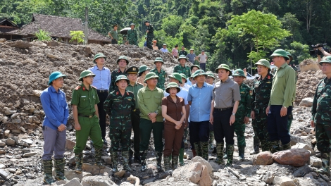 Phó Thủ tướng Trần Lưu Quang dăr lăng tơdrong jang hơmet pơ ‘lơ̆ng hiong răm đơ̆ng đak tơjroh tơ̆ Điện Biên