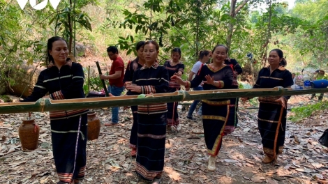 Parơtuk cim mơñi bơyan phang lah jŭ