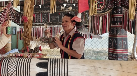 NGHỆ THUẬT PA CHĂM BHRỢ CHA NUR ÂNG MANỨIH COR QUẢNG NGÃI DƯR VÁIH K’CIR VĂN HOÁ PHI VẬT THỂ K’TIẾC K’RUUNG