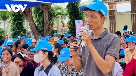 T’BHLÂNG XAY MOON ZÊL CHA GROONG TR’VAY TR’LIN CÓH PR’LOỌNG ĐÔNG ZR’LỤ ACOON CÓH