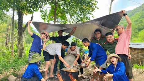 TÂY GIANG - ĐHA ĐHÂM C’MOOR ZOOI ĐHANUÔR BHRỢ ZUNG HA ĐHANUÔR