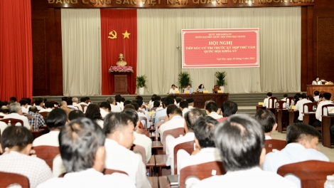 AKAOK QUOC HOI TRAN THANH MAN TAOM GAOK CU TRI DI TINH HAU GIANG 