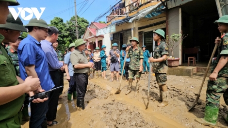 THỦ TƯỚNG PHẠM MINH CHÍNH LÊY CHA MÊẾT ĐHR’NĂNG BOO TÚH LÂNG BHRỢ PA LIÊM RÂU BOO TÚH ĐỢC LƠI ĐHỊ TỈNH YÊN BÁI