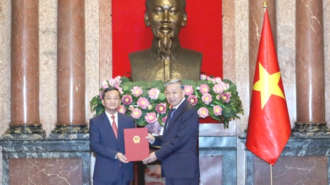 Ƀok Tổng Bí thư, Kơdră teh đak bơ̆n Tô Lâm pơjao Tơchơ̆t pôk Kơdră jang tang măt ăn Việt Nam tơ̆ Lào 