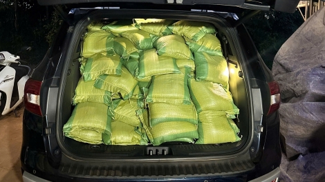 Rnăk vâl Hoa hậu H’Hen Niê njoăl phe kơl an nŭih ƀon lan nkuăl geh dak lip