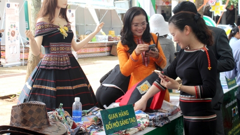 Sang  bơhiàn ờ niam bau kòn