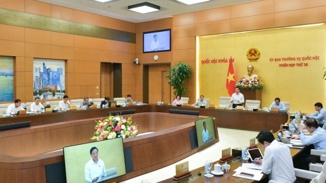 Ntơm pơk rơh hop tâl 37 bah Ủy ban Thường vụ Quốc hội