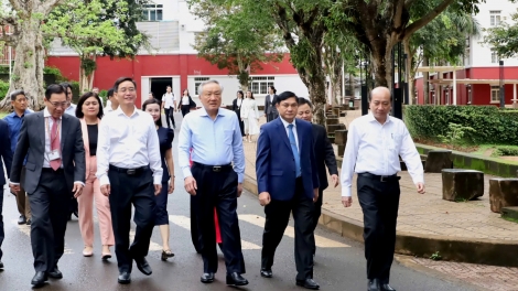 Groi Thủ tướng rnâng kan Nguyễn Hòa Bình khâl ngih sam ƀŭt Hoàng Việt