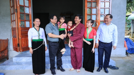 Khua knŭk kna Phạm Minh Chính ksiêm dlăng hdră hrăm mbĭt lăm lui sang tĭ rưč ti Hòa Bình 