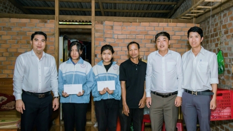 Năm tơ̆ pơlei pơla pơrô̆ hơvơn hŏk tro năm hŏk