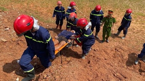 Quảng Ngãi: Thực tập phương án cứu nạn, cứu hộ khi xảy ra sạt lở đất đá ở miền núi