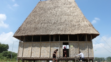 Biên djă druông hơnêp tung kuan tơring  (Dựng xây quê hương)