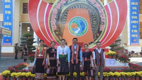 Pơrjum dờng cau ala mat ală jơi bơtiàn dồ ết nă cau càr Kon Tum dơ̆ IV  