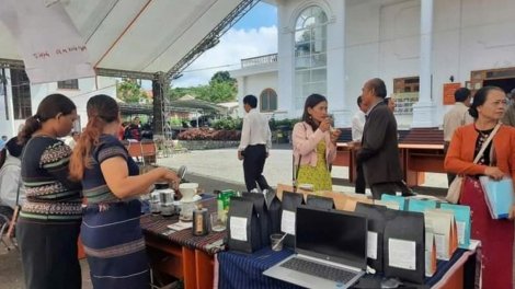 Lòt bal mờ cau ùr K’Ho sơnđờm mut lơh broă 