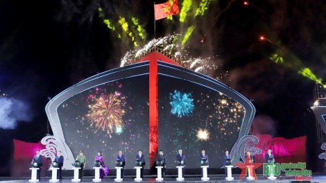 HƠNH DEH “70 C’MOO HƠNH DEH ĐHANUÔR, CÁN BỘ, CHIẾN SĨ, HỌC SINH MIỀN NAM TẬP KẾT OOY BẮC