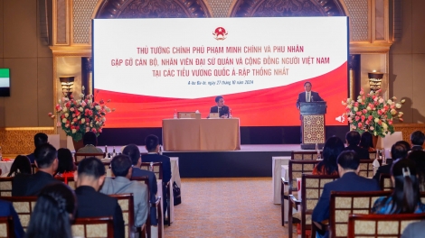 Thủ tướng Phạm Minh Chính mâp măt cán bộ, nuĭh kan Đại sứ quán Việt Nam n’hah nsum mpôl nuĭh Việt Nam ta UAE 