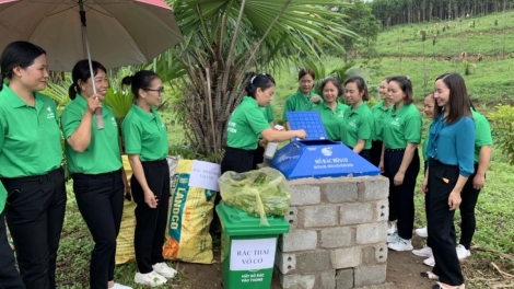 QUẢNG NINH: HOẸN KHAU PÙ BA CHẼ PANG CHỎI HẾT ĐÂY VIỂC NGÒI CHÀI NHÌNH PHIÊNG LẦNG CĂN