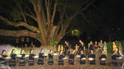 Hơdră adoh suang pơdah gru eng ao đưm anăn ayun suang Ban Mê hiam mơak biă mă 