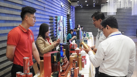 Ntrŭt dăng nau ntrơn rgâl mrô tâm tuch tăm đah Tây Nguyên ndrel Nkuăl ƀon têh Hồ Chí Minh