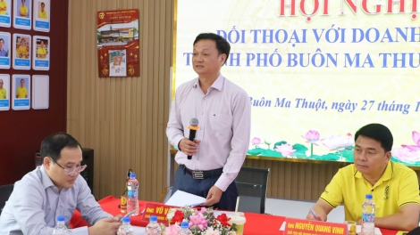 Buôn Ma Thuột pơgơ̆r Hop akŏm pơma dơnuh hăm anih mơdro sa 