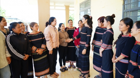 DOM JAK JENG DI BRUK DAKWAH PATHAU KHAN, JAK BA PEIH NGAK 4 PAOK SARAK DAONG KA URANG KUMEI URANG BANGSA TAKIK MANEK SALAMAT DI TỈNH GIA LAI